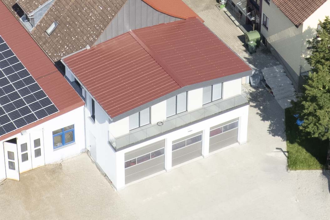 Neubau Bürogebäude und Garagen